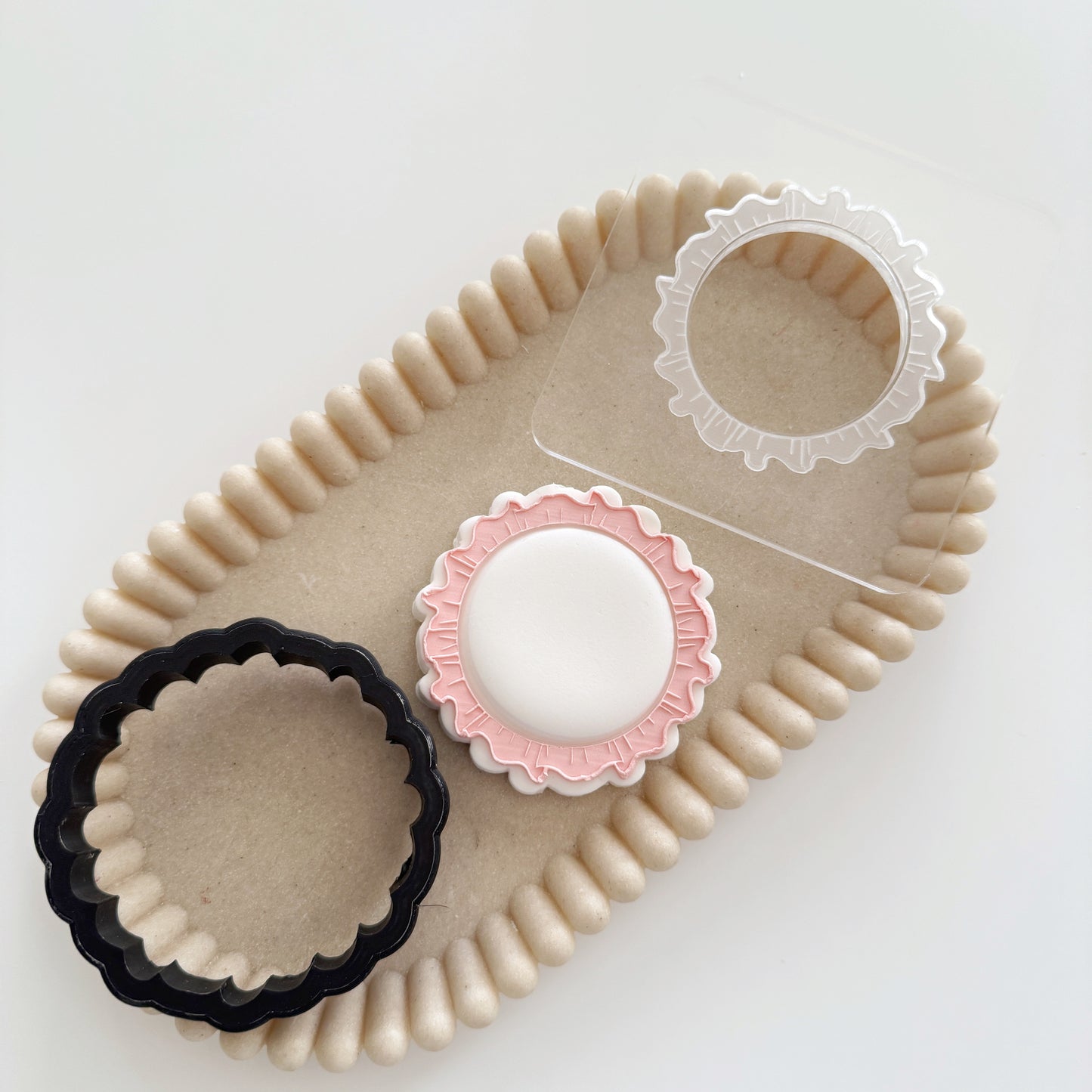 Cutout Round Frilled Edge Cookie Stamp & Cutter