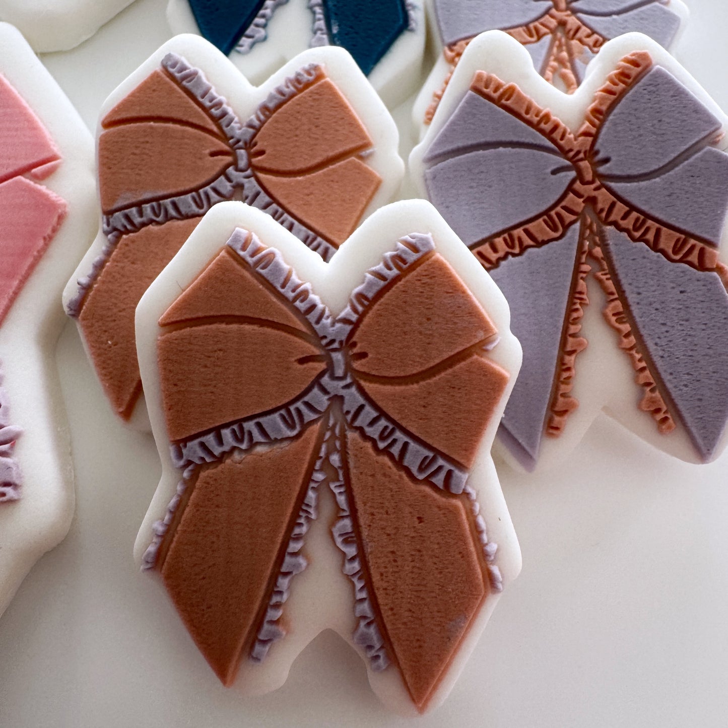 Mini Frilled Bow Cookie Stamp & Cutter