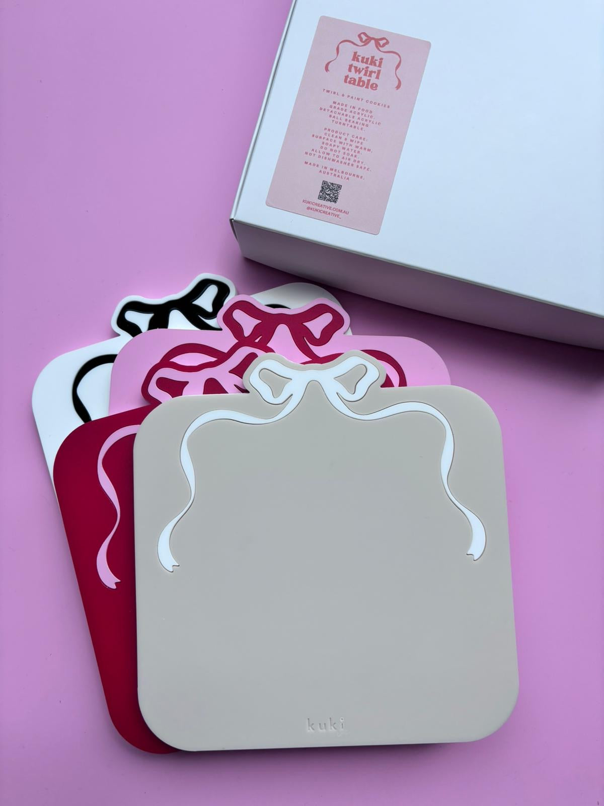 Square Bow Twirl Turn Table