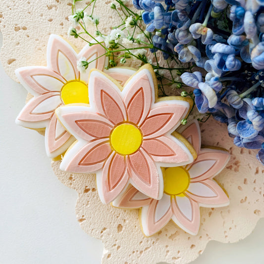 7cm Retro Flower Cookie Stamp & Cutter