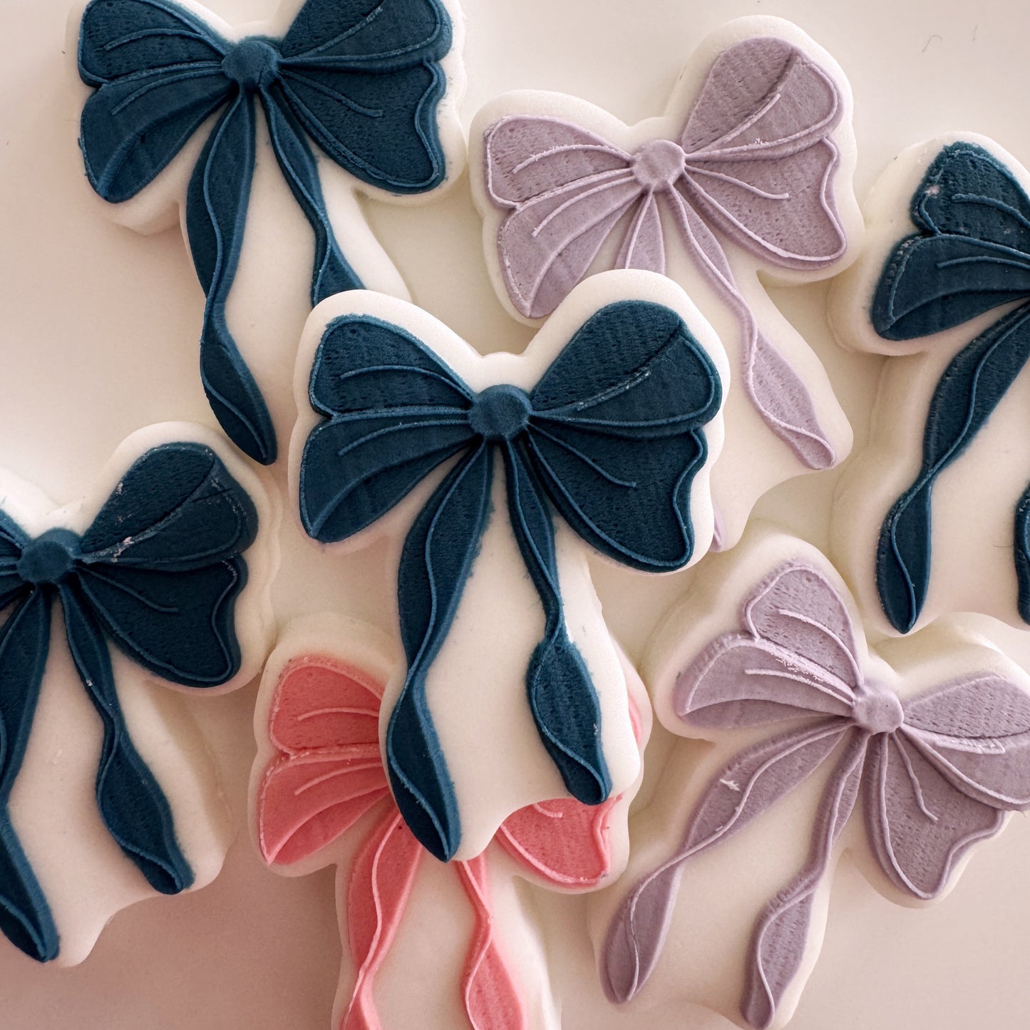 Mini Flowy Bow Cookie Stamp & Cutter