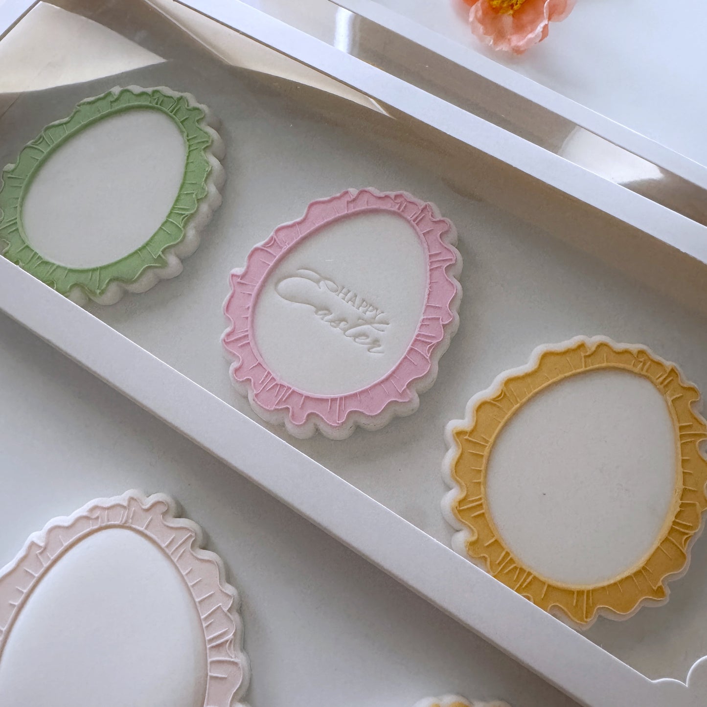 Egg Frilled Edge Cookie Stamp & Cutter