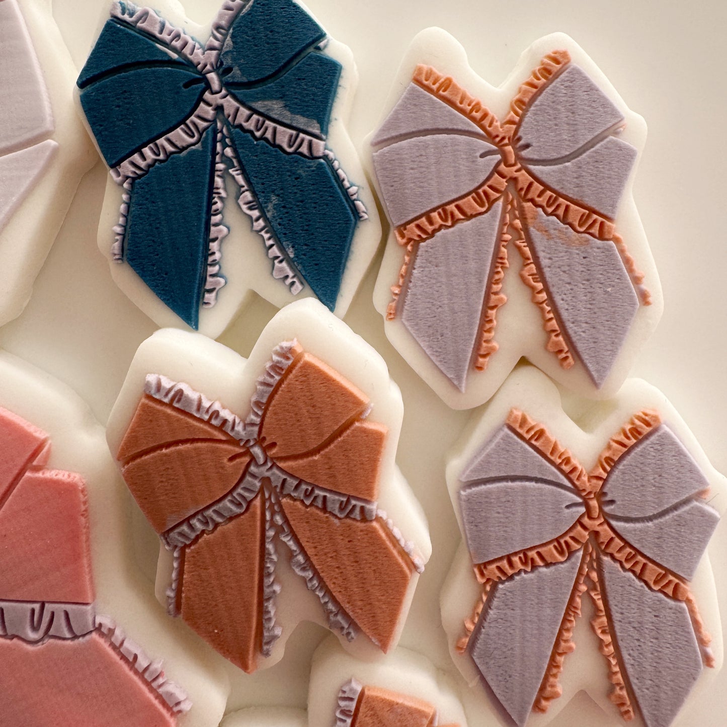 Mini Frilled Bow Cookie Stamp & Cutter