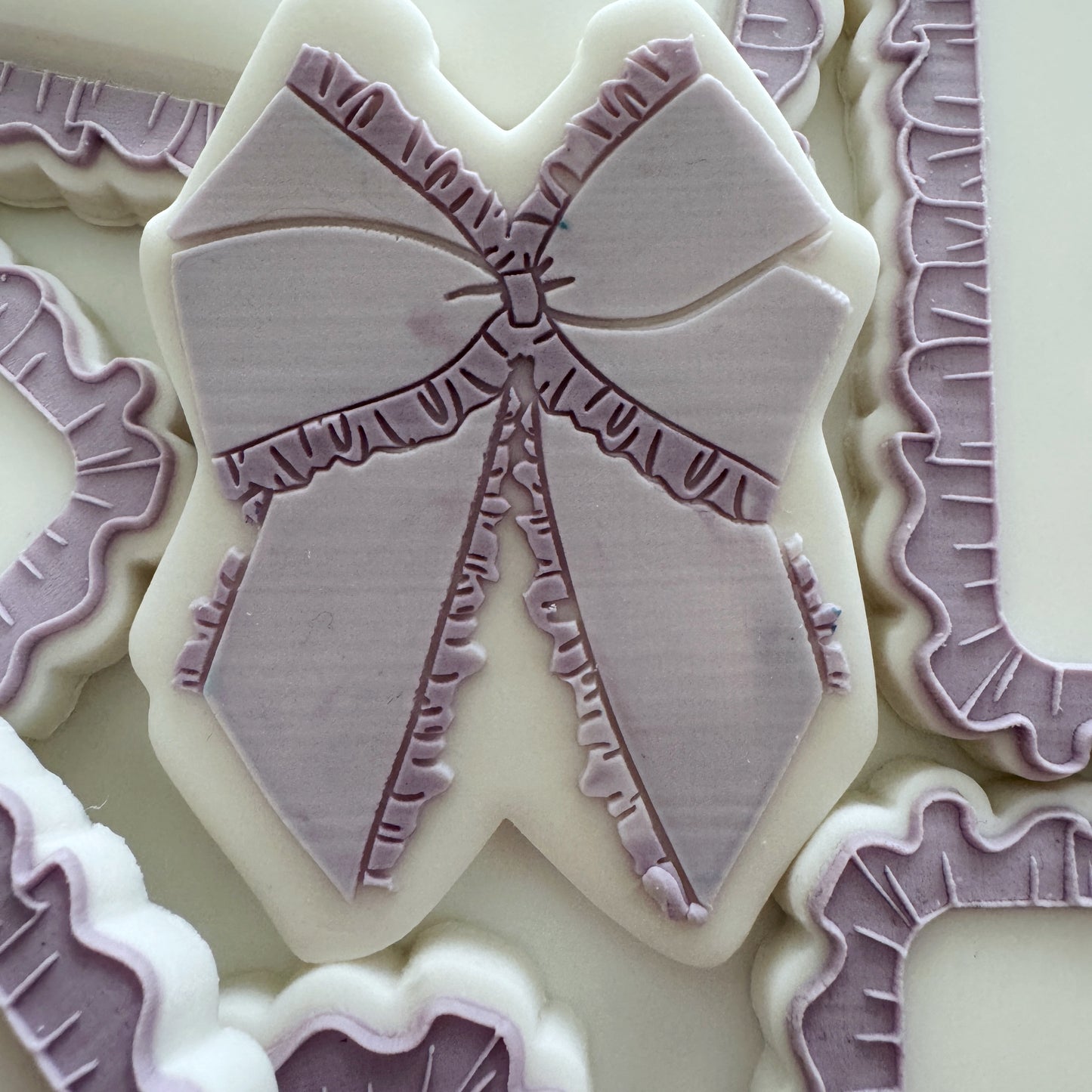 Frilled Bow Cookie Stamp & Cutter