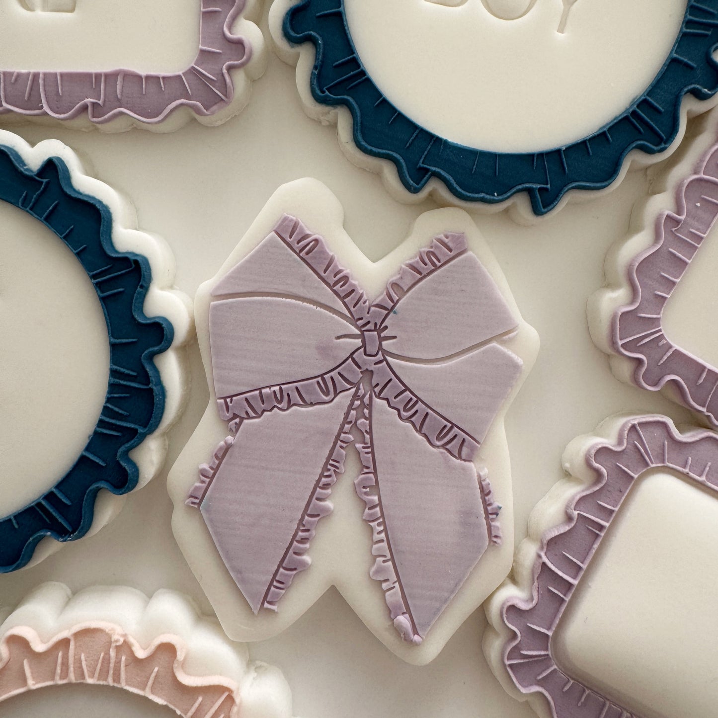 Frilled Bow Cookie Stamp & Cutter