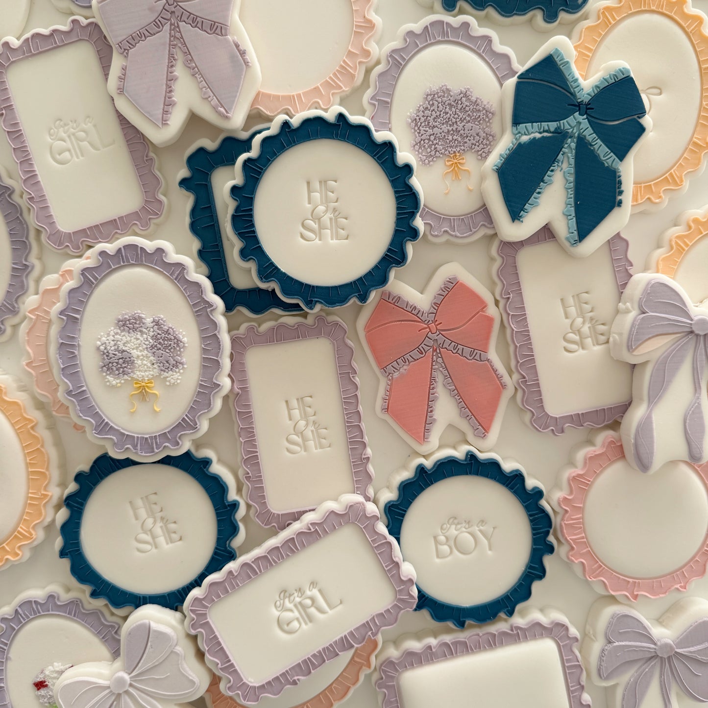 Round Frilled Edge Cookie Stamp & Cutter