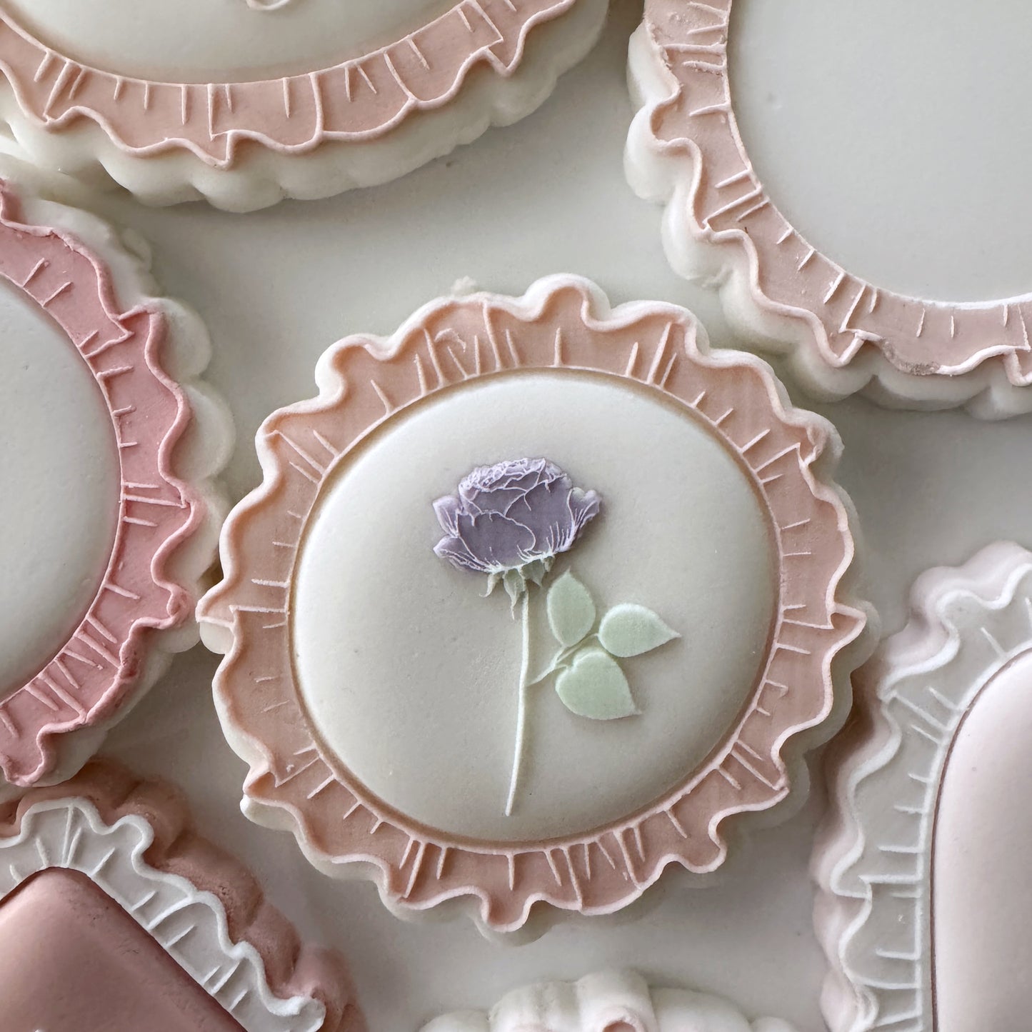 Cutout Round Frilled Edge Cookie Stamp & Cutter