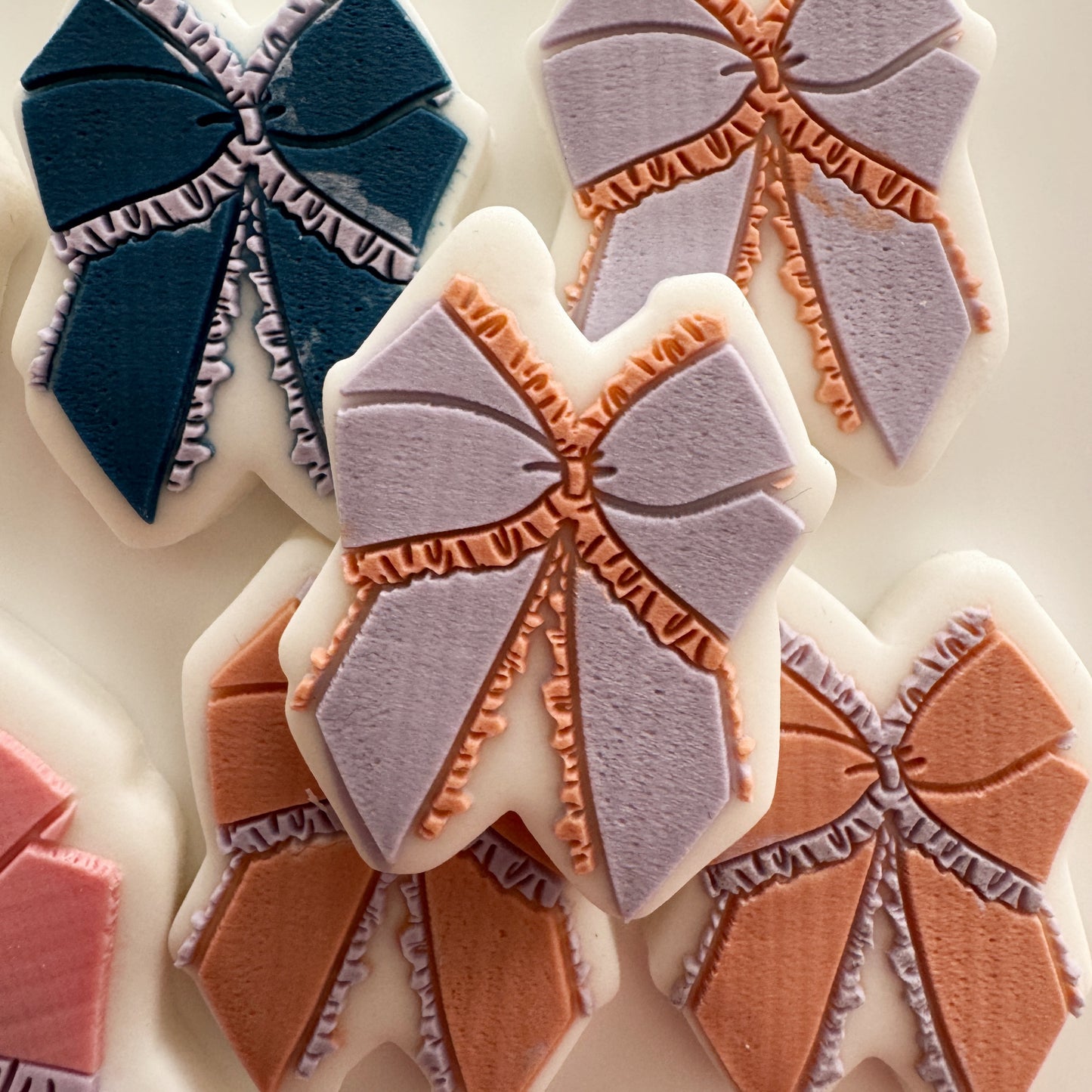 Mini Frilled Bow Cookie Stamp & Cutter