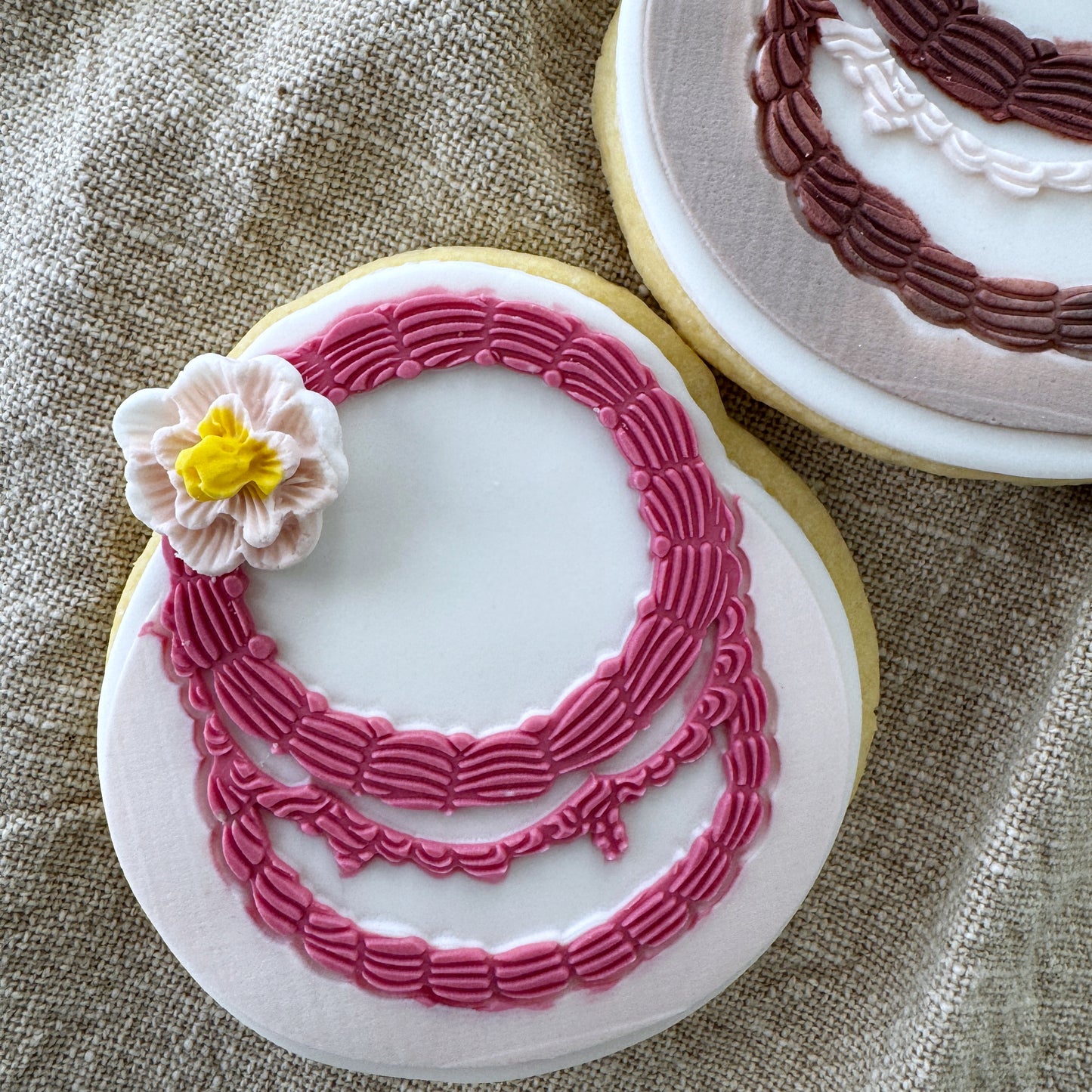 Round Lambeth Cake Cookie Stamp & Cutter