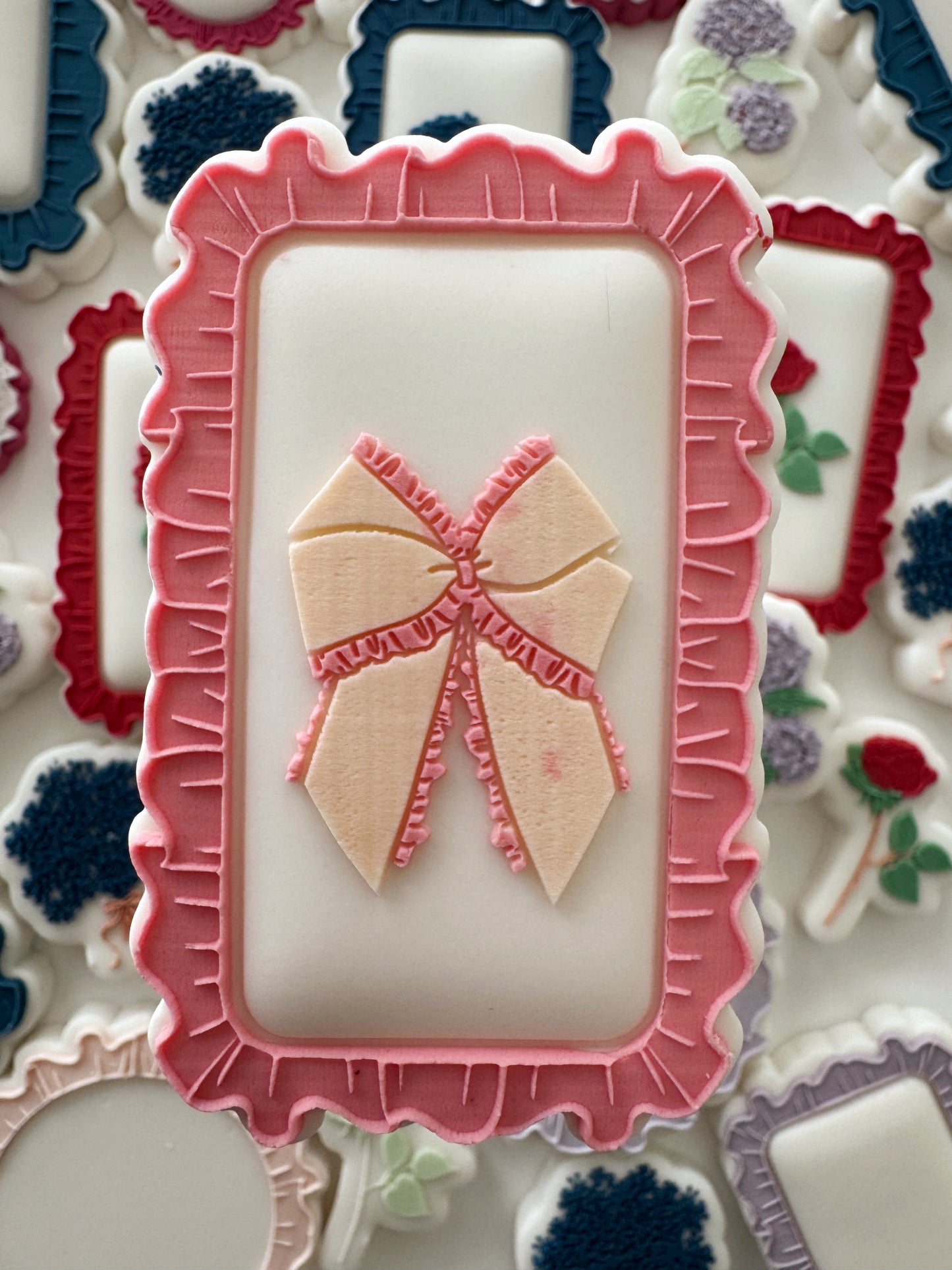Mini Frilled Bow Cookie Stamp & Cutter