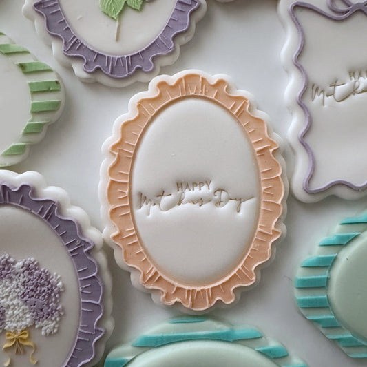 Oval Frilled Edge Cookie Stamp & Cutter