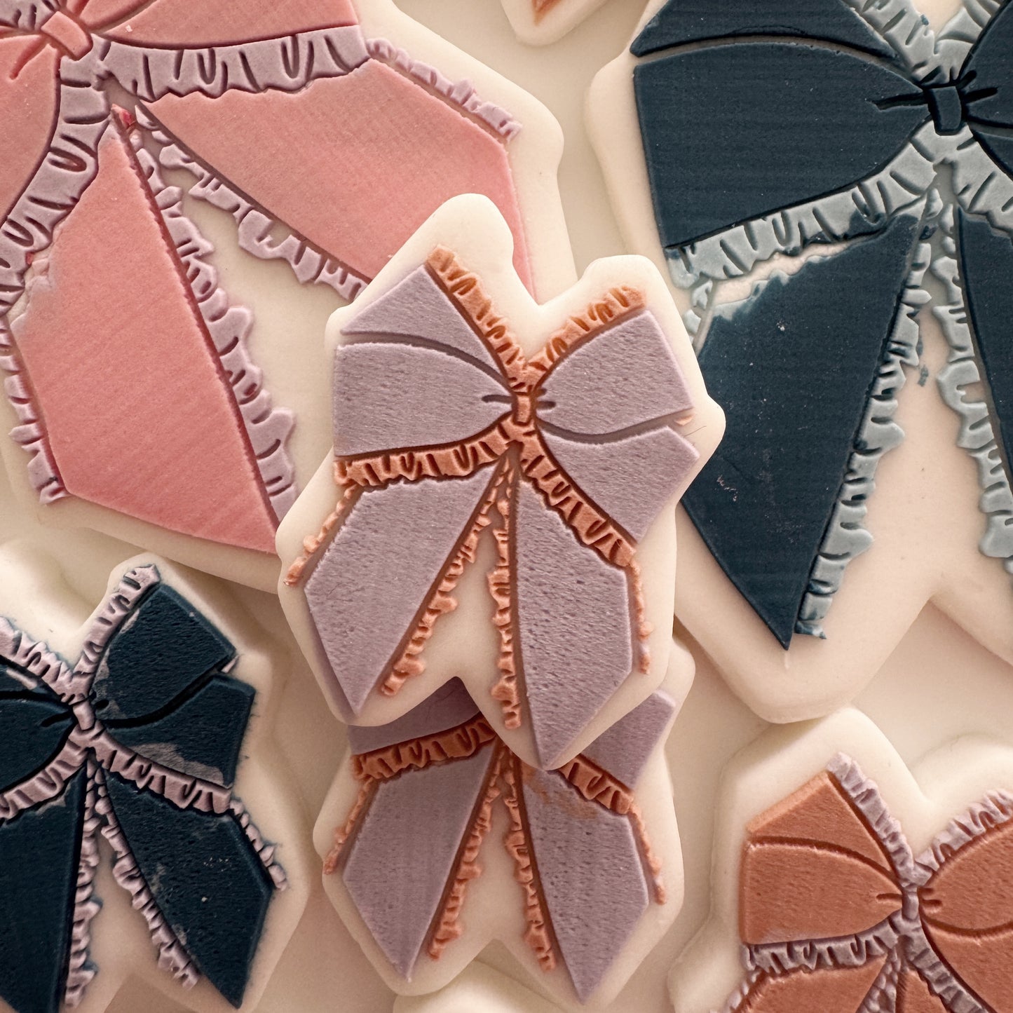 Mini Frilled Bow Cookie Stamp & Cutter