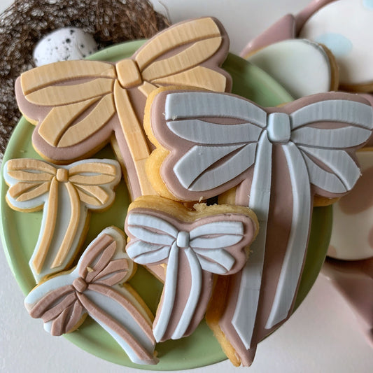 Thin Bow Cookie Stamp and Cutter