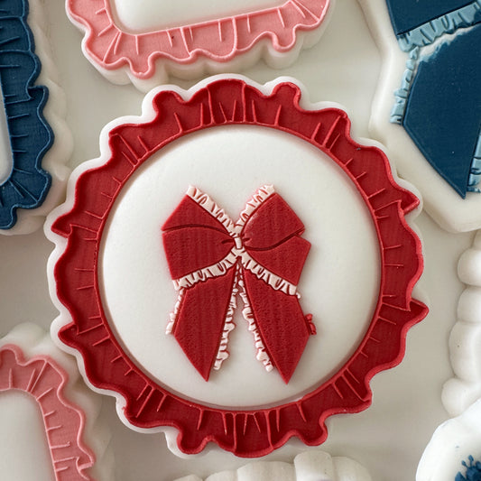 Cutout Round Frilled Edge Cookie Stamp & Cutter