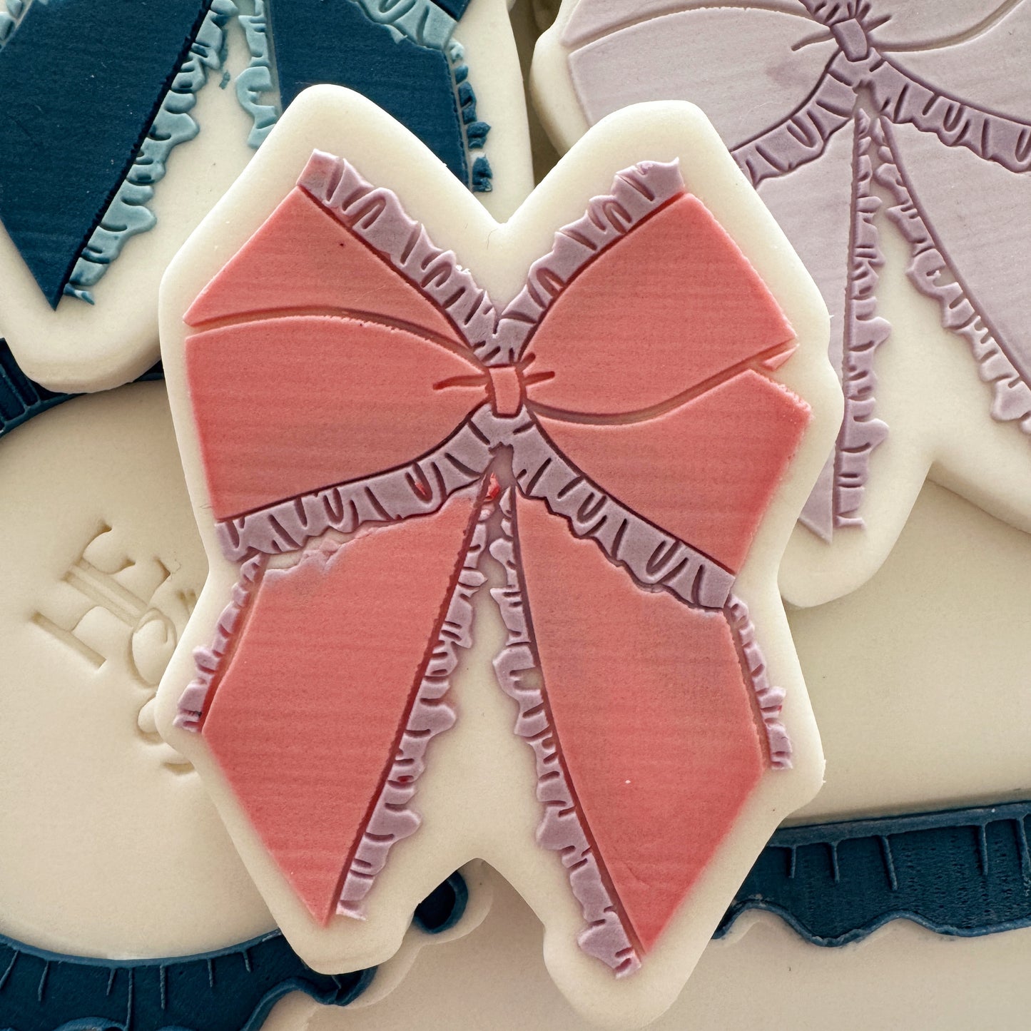 Frilled Bow Cookie Stamp & Cutter
