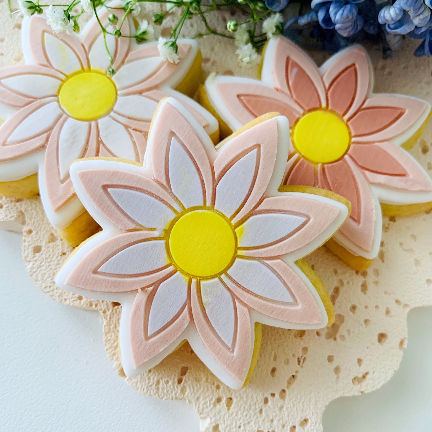 7cm Retro Flower Cookie Stamp & Cutter
