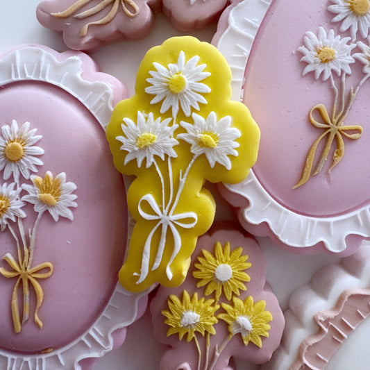 Mini Daisy Bunch Cookie Stamp & Cutter