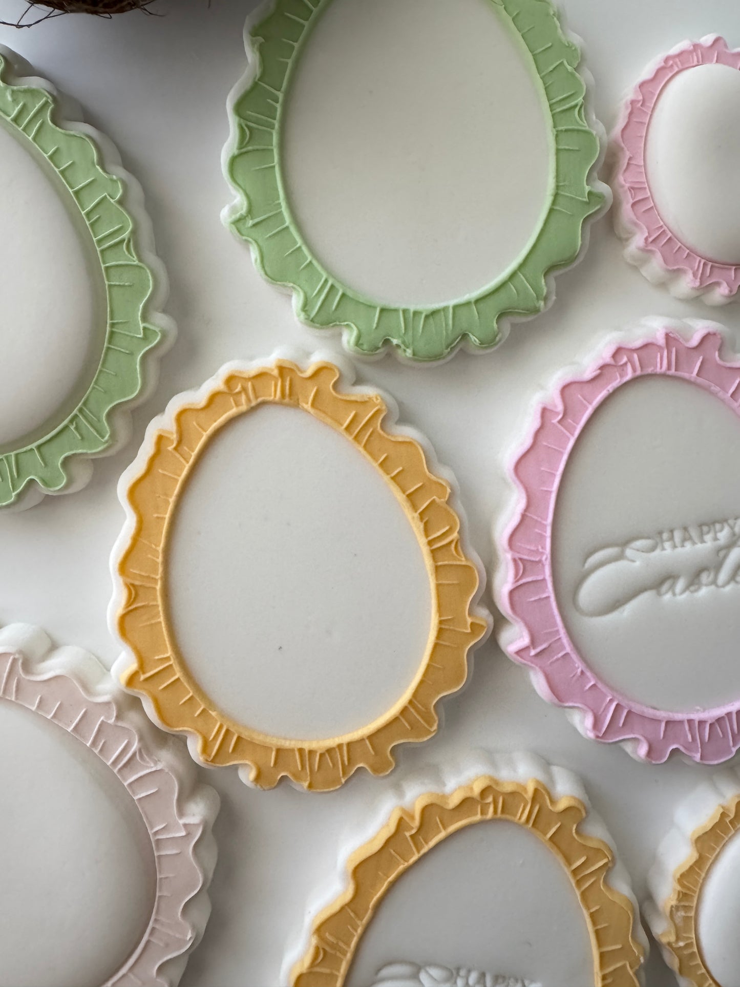 Egg Frilled Edge Cookie Stamp & Cutter