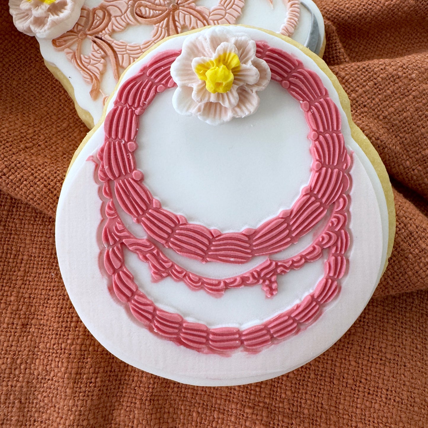 Round Lambeth Cake Cookie Stamp & Cutter