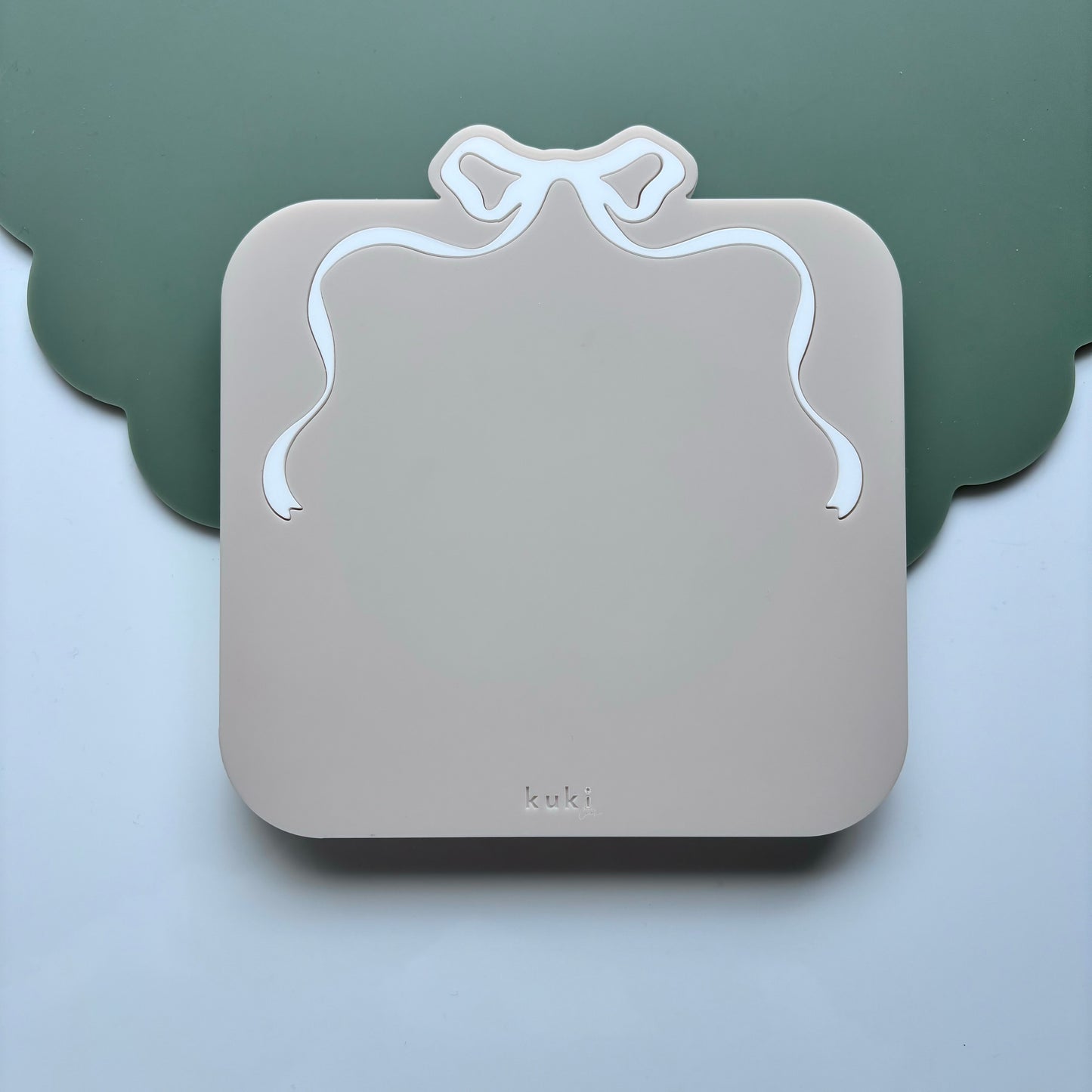 Square Bow Twirl Turn Table