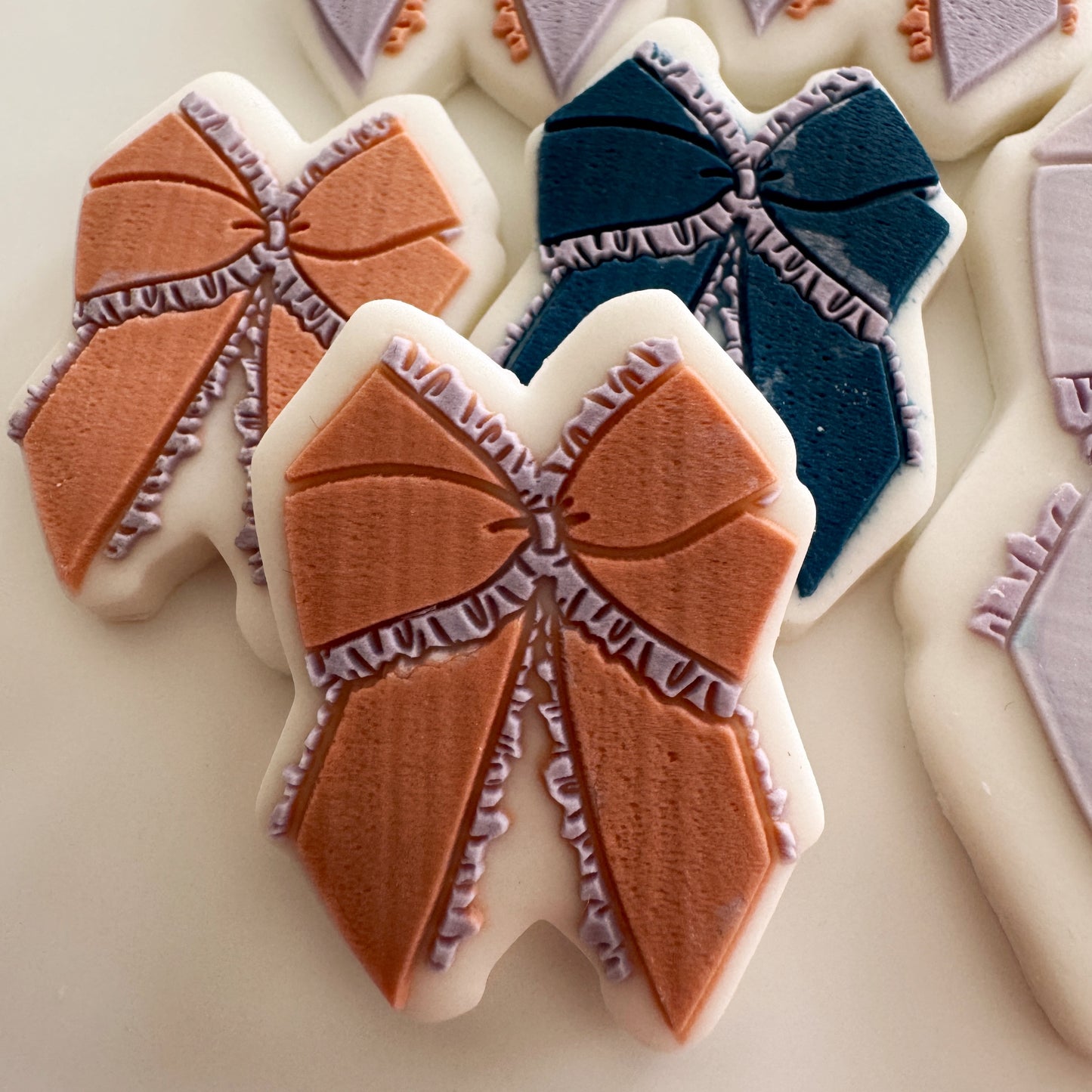 Mini Frilled Bow Cookie Stamp & Cutter