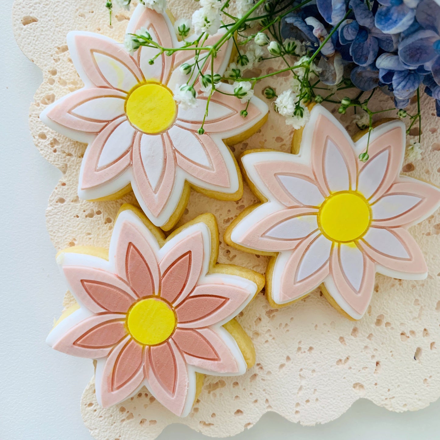 7cm Retro Flower Cookie Stamp & Cutter