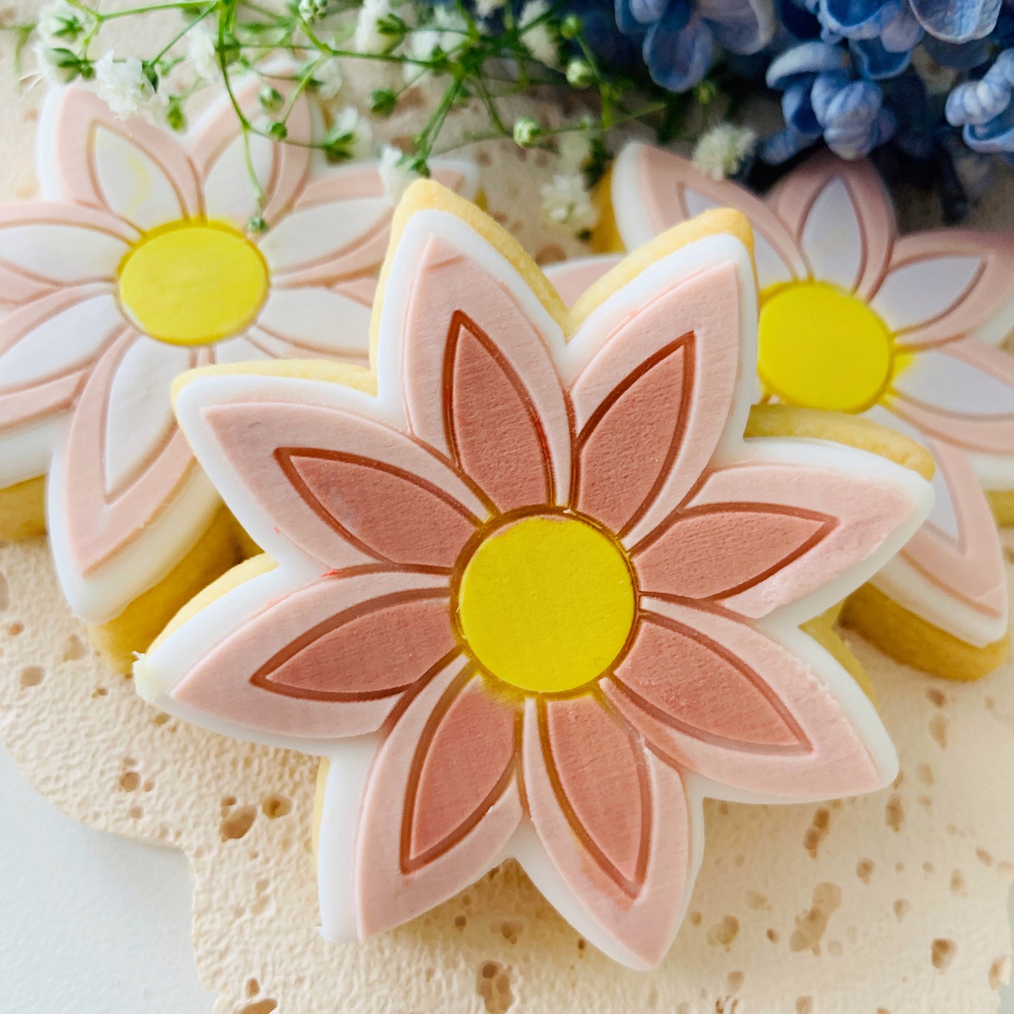 7cm Retro Flower Cookie Stamp & Cutter