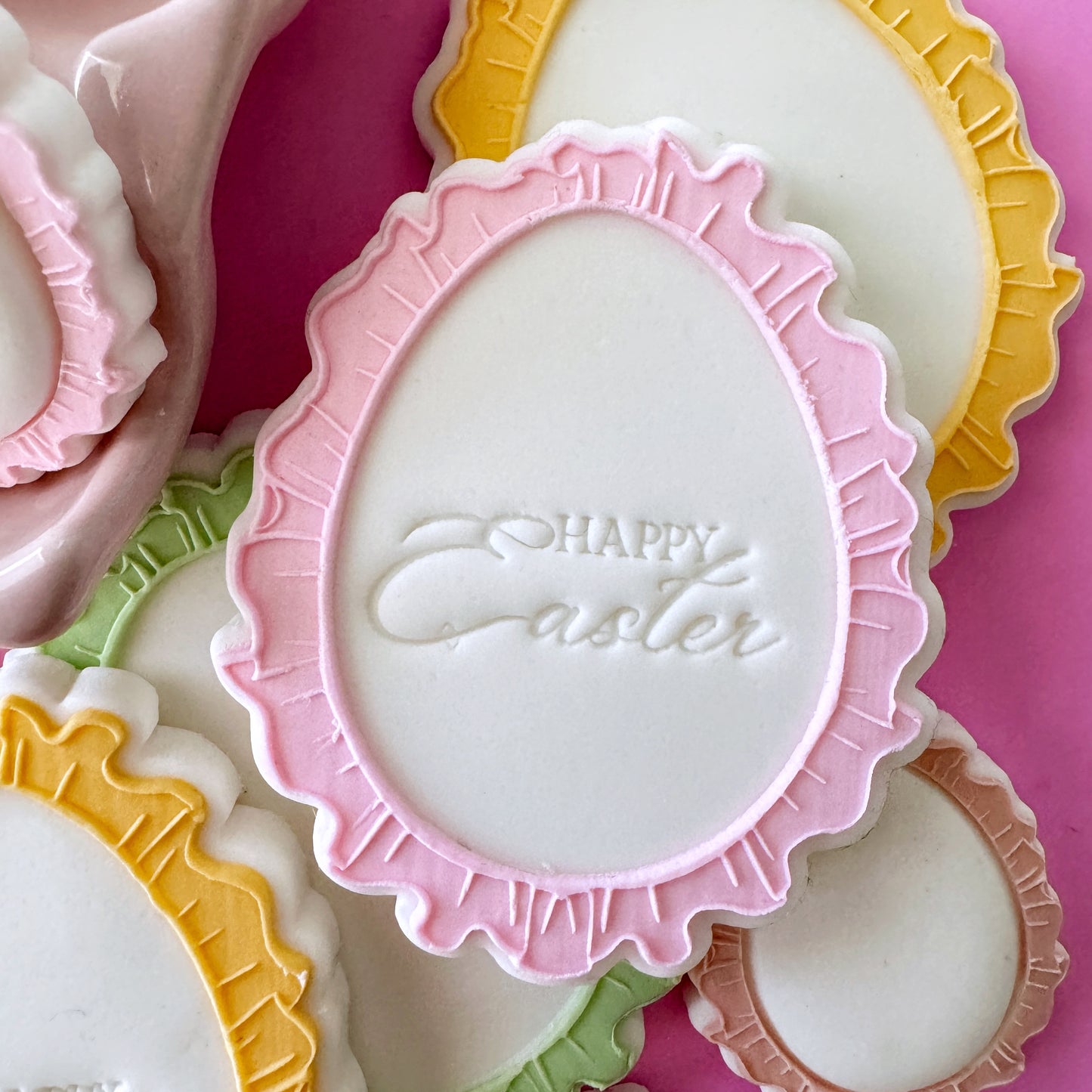 Egg Frilled Edge Cookie Stamp & Cutter