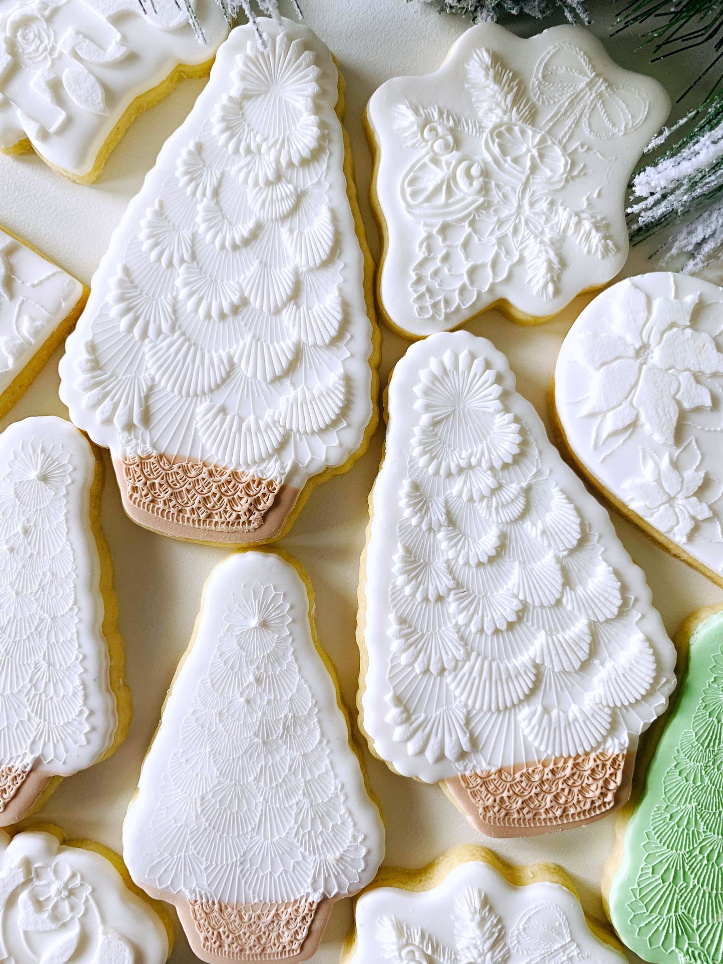 Large Fan Floral Christmas Tree Cookie Stamp & Cutter