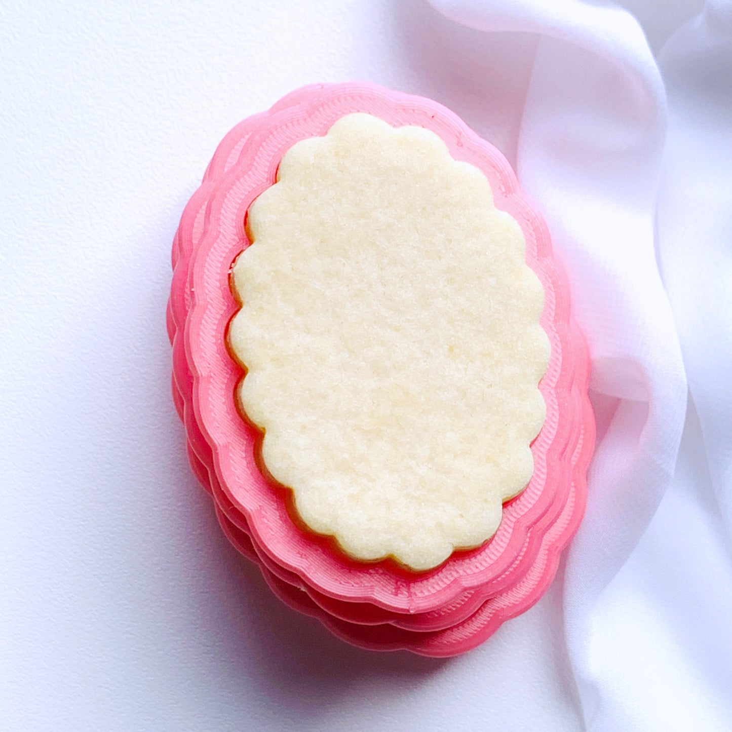 9cm Wavy Oval Cookie Cutter