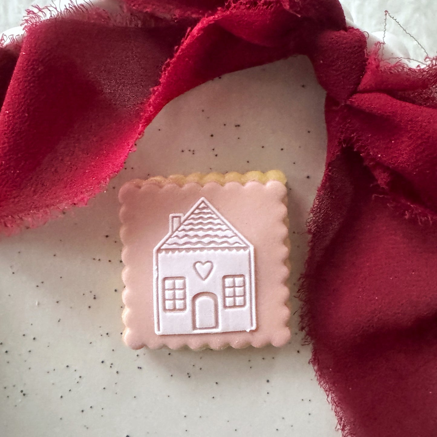 Petite Gingerbread House Cookie Stamp & Cutter