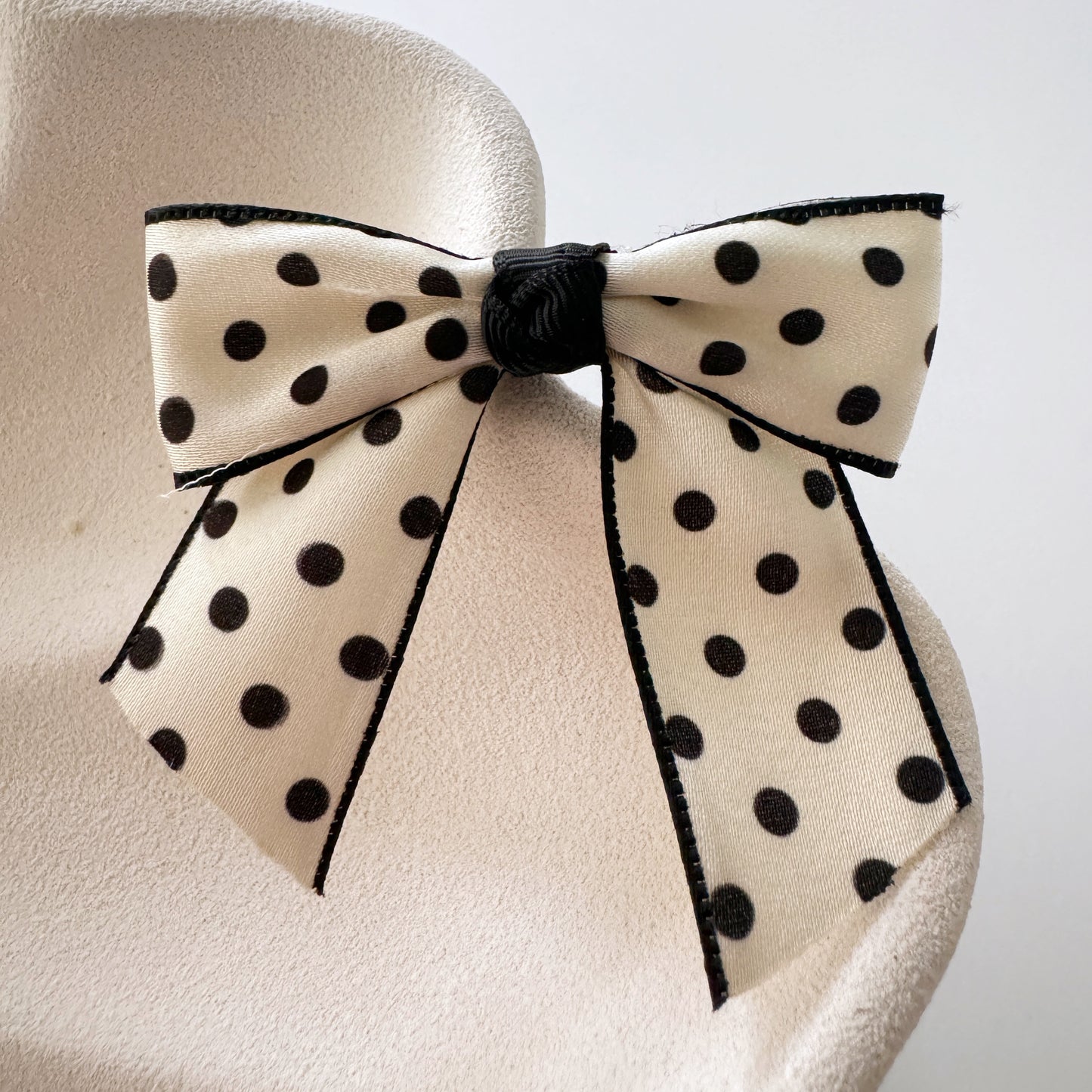 Black & White Satin Spot Pre tied bows (10pk)