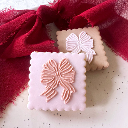 Petite Striped Bow Cookie Stamp & Cutters