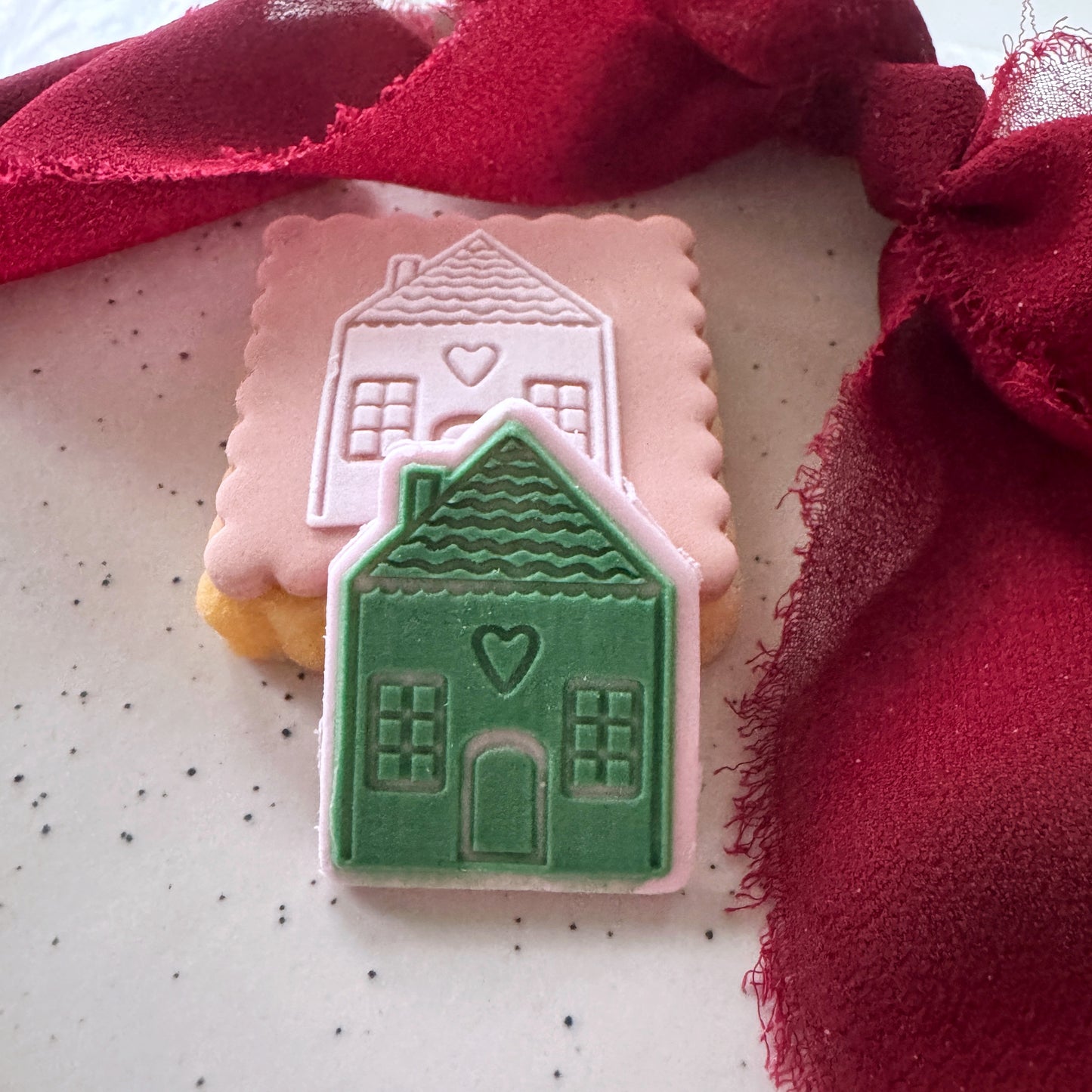 Petite Gingerbread House Cookie Stamp & Cutter