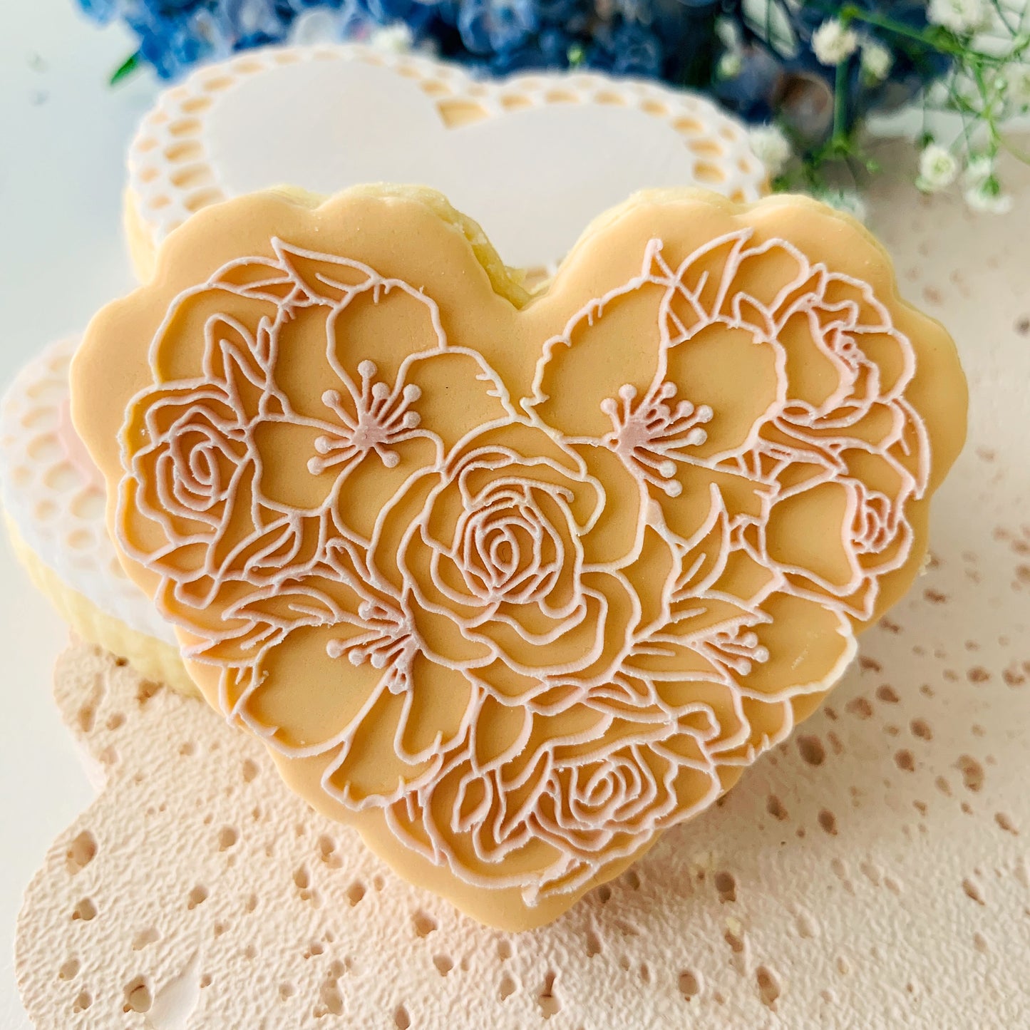 Flower Outline Heart Cookie Stamp & Cutter