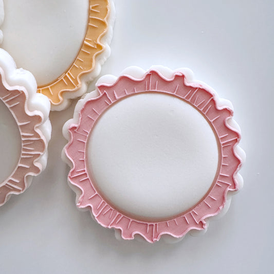 Cutout Round Frilled Edge Cookie Stamp & Cutter