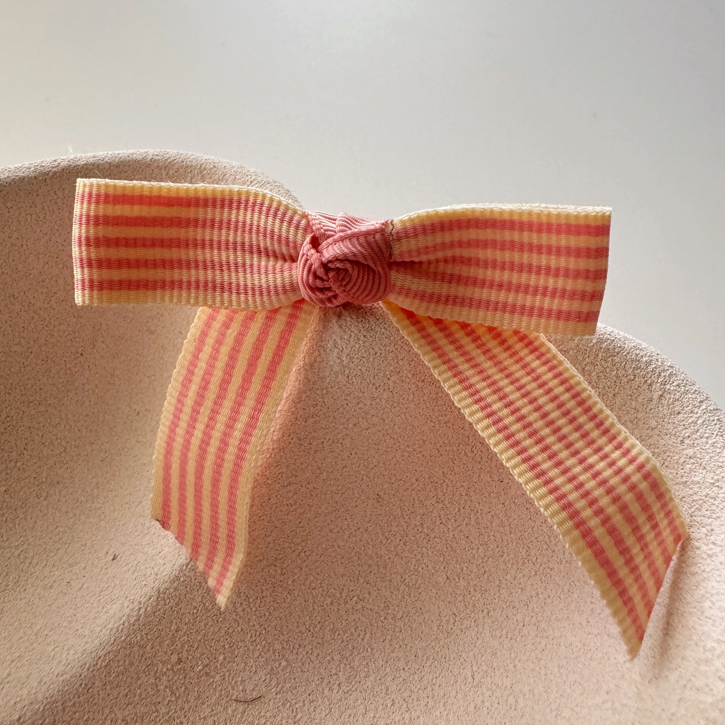 Baby Pink & Cream Stripe Grosgrain Pre tied bows (10pk)