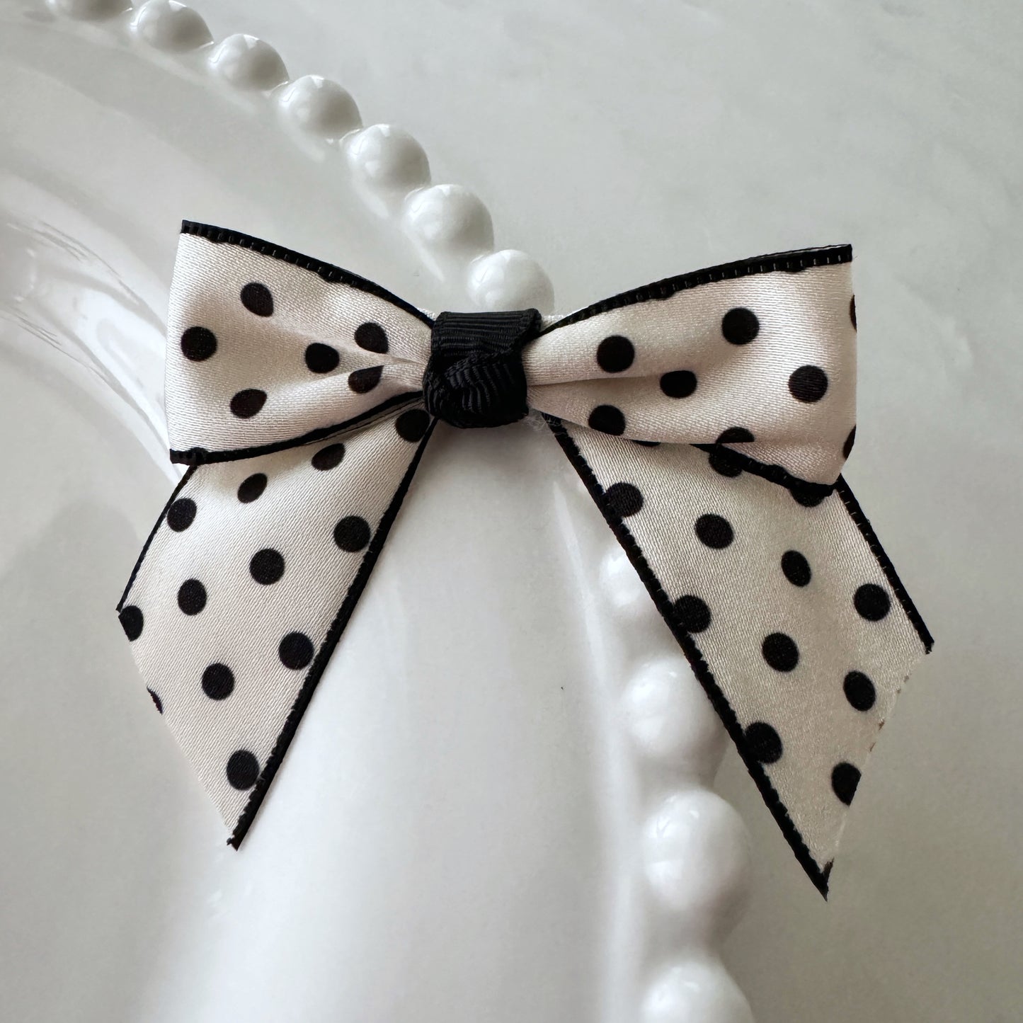 Black & White Satin Spot Pre tied bows (10pk)