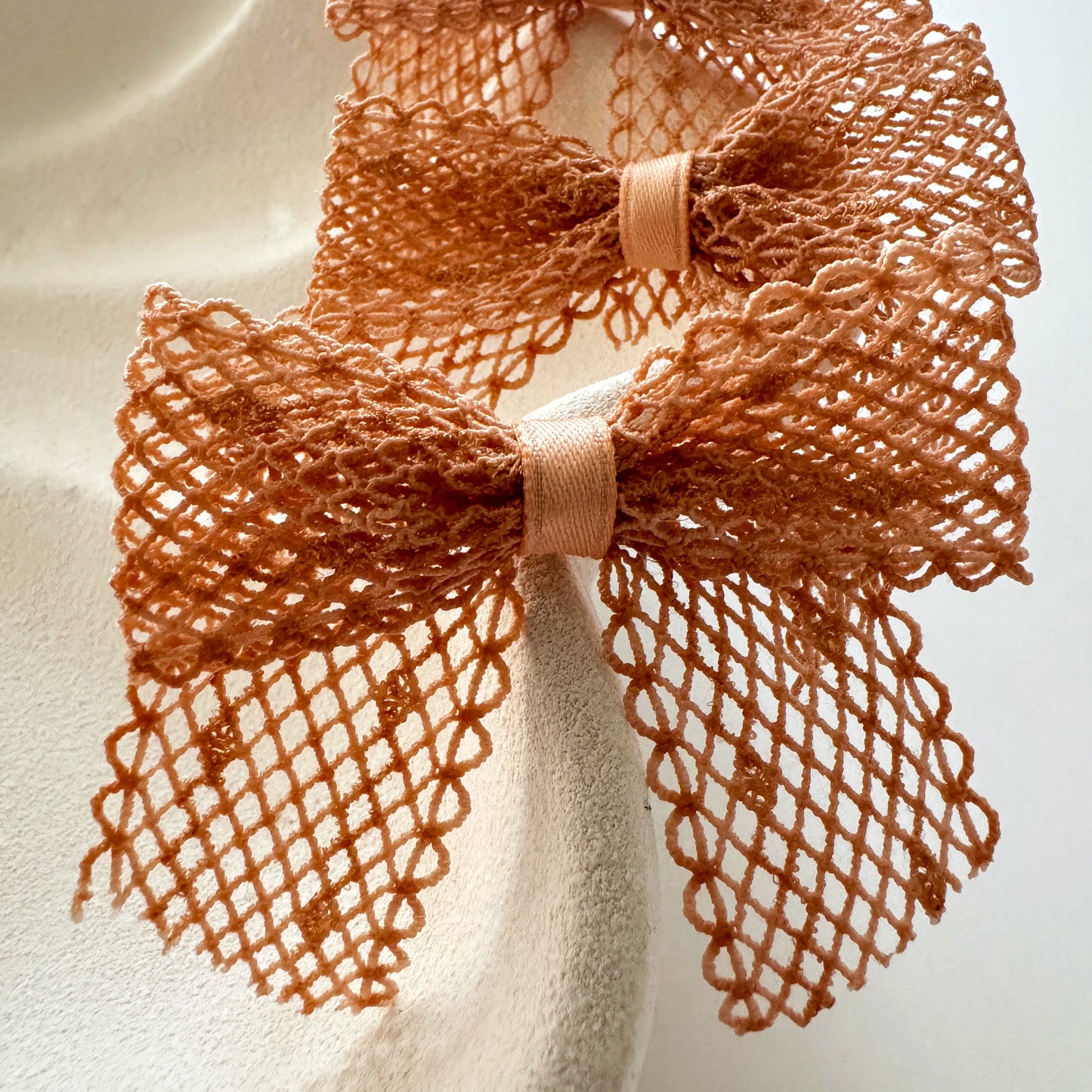 Neutral Mesh Pre tied bows (10pk)