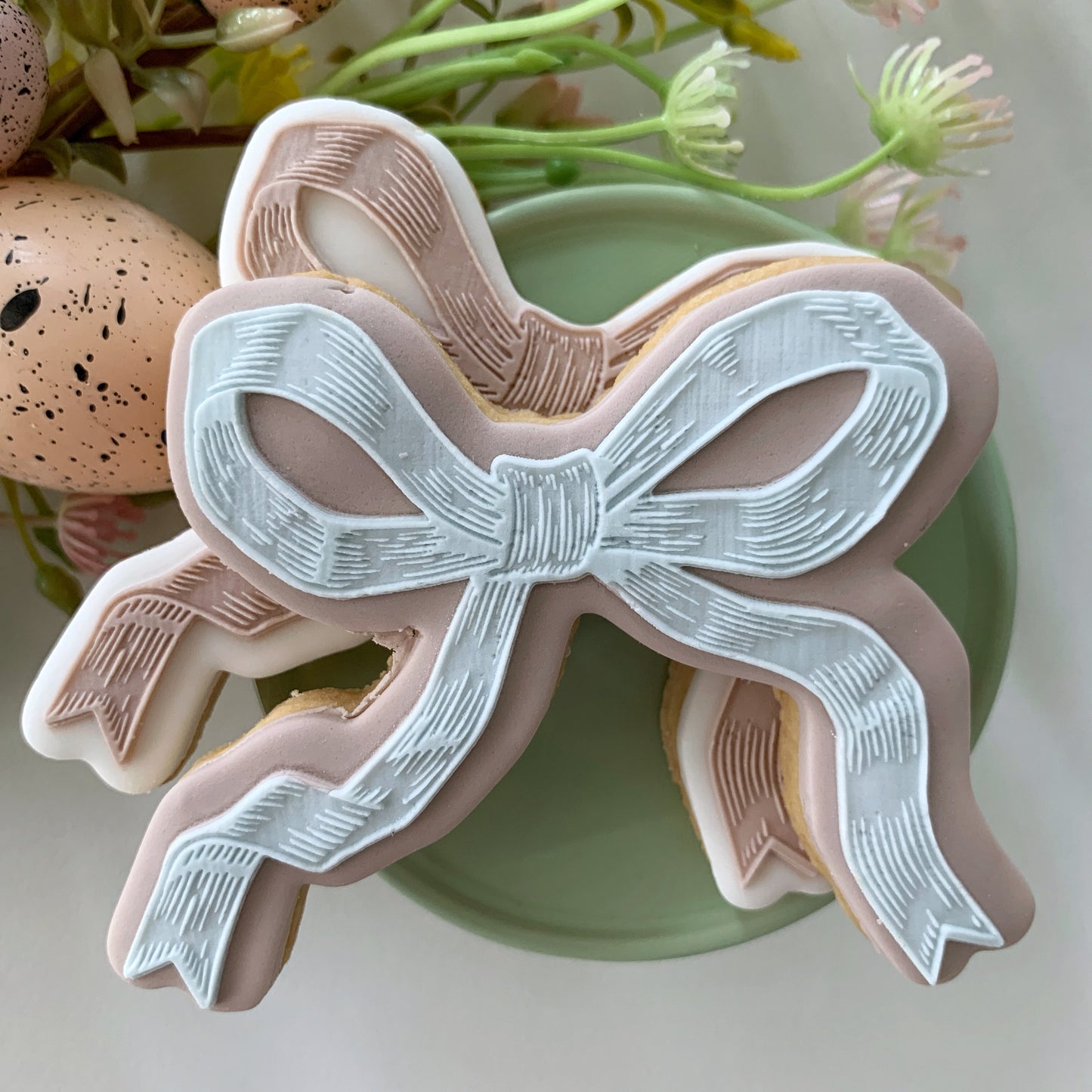 Detailed Bow Cookie Stamp and Cutter