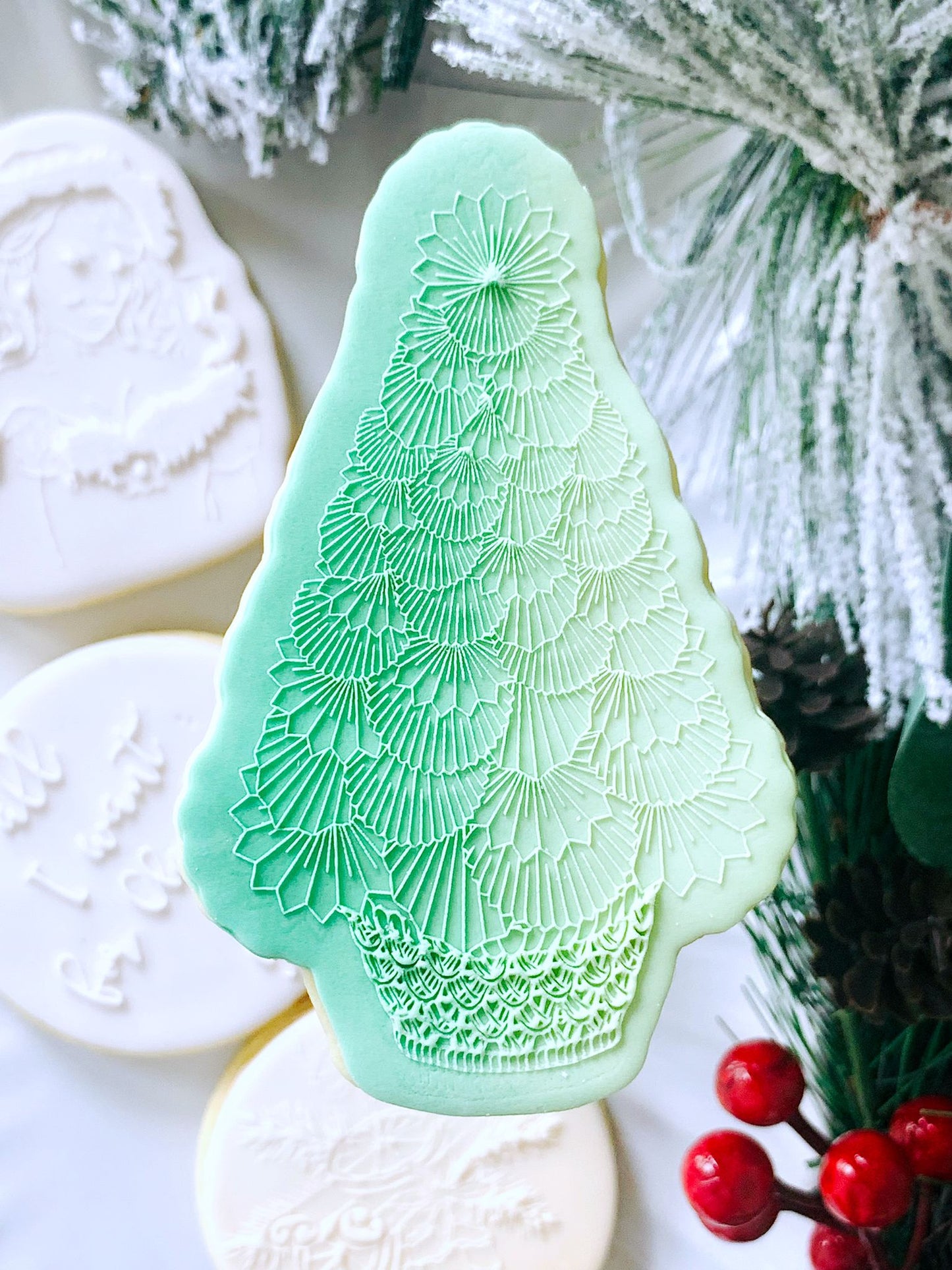 Small Fan Floral Christmas Tree Cookie Stamp & Cutter