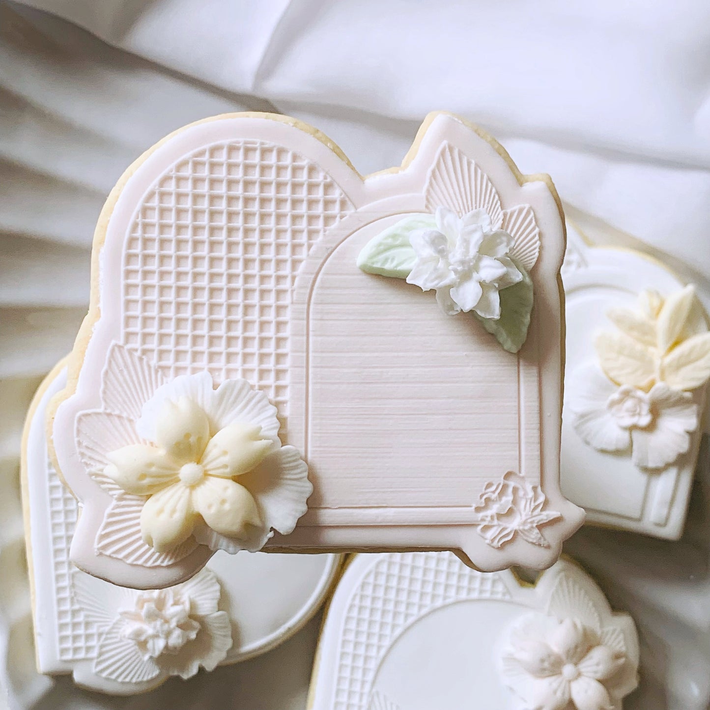 Fan Florals Double Arch Cookie Stamp & Cutter
